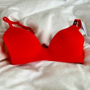 Victoria’s Secret t shirt lightly lined wireless bra red 32 DD